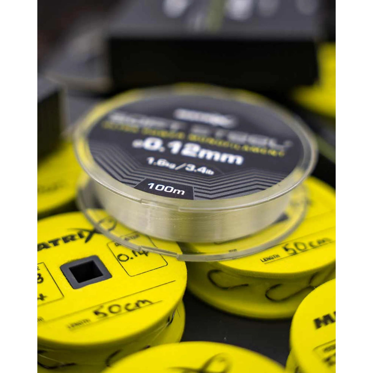 Matrix Soft Steel Ultra Power monofilament tussen gele onderlijnspoelen
