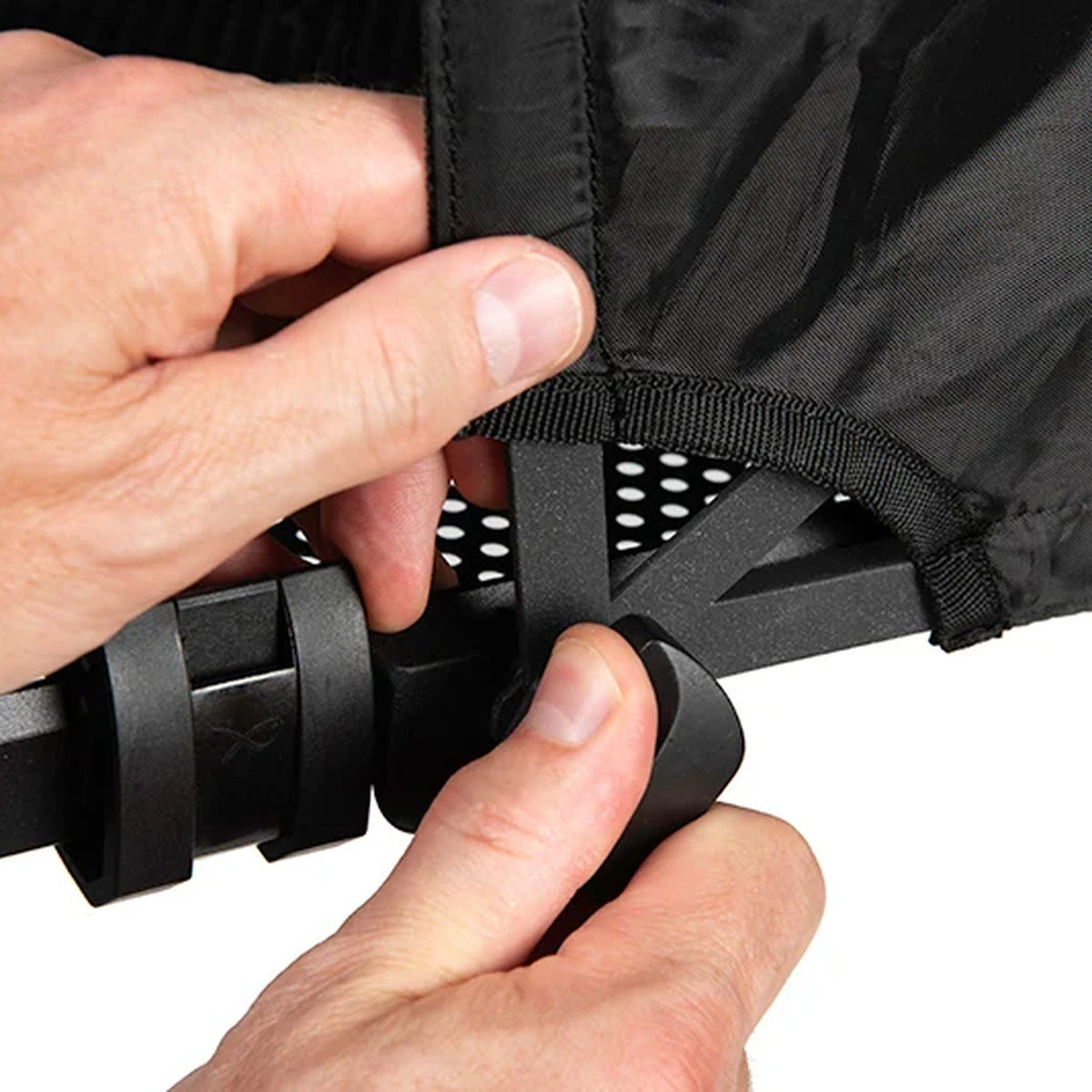 Matrix Storm Cover voor Self Supporting Side Tray Large en XL – detailafbeelding 12 van de aaskap voor aastafel