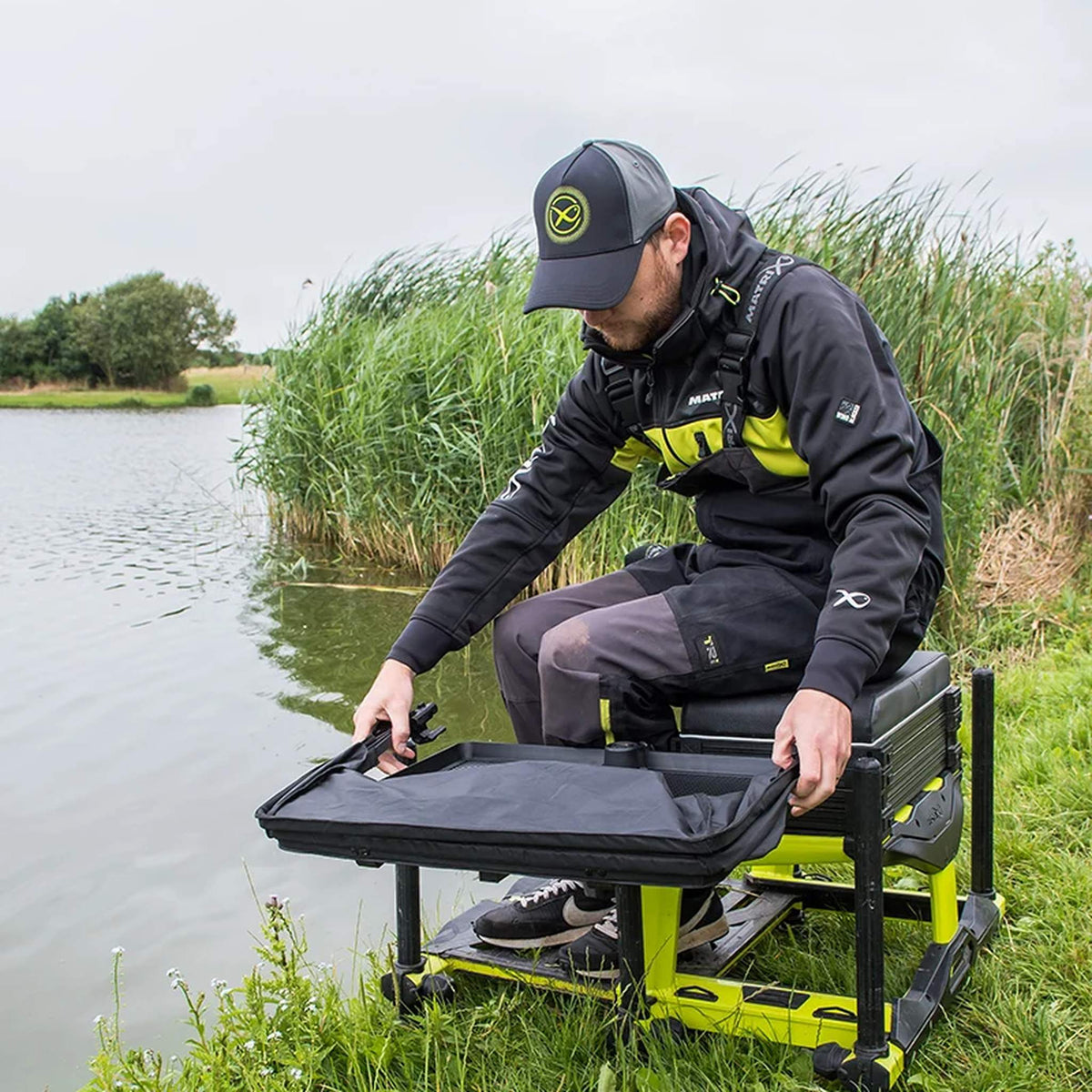 Matrix Storm Cover voor Self Supporting Side Tray Large en XL – detailafbeelding 17 van de aaskap voor aastafel
