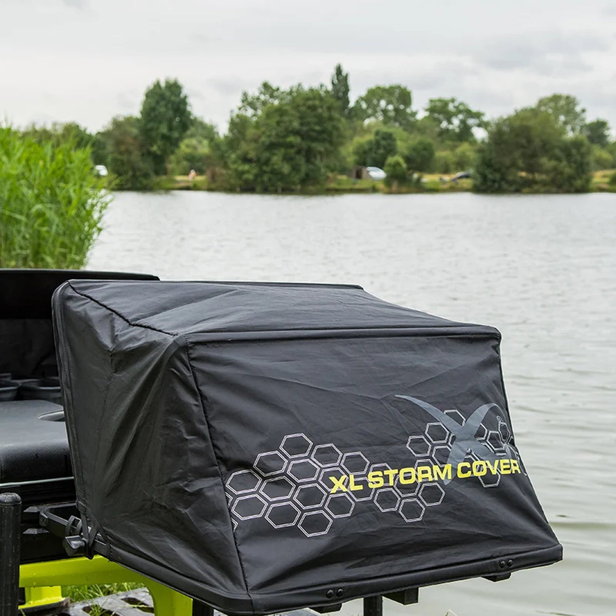 Matrix Storm Cover voor Self Supporting Side Tray Large en XL – detailafbeelding 28 van de aaskap voor aastafel