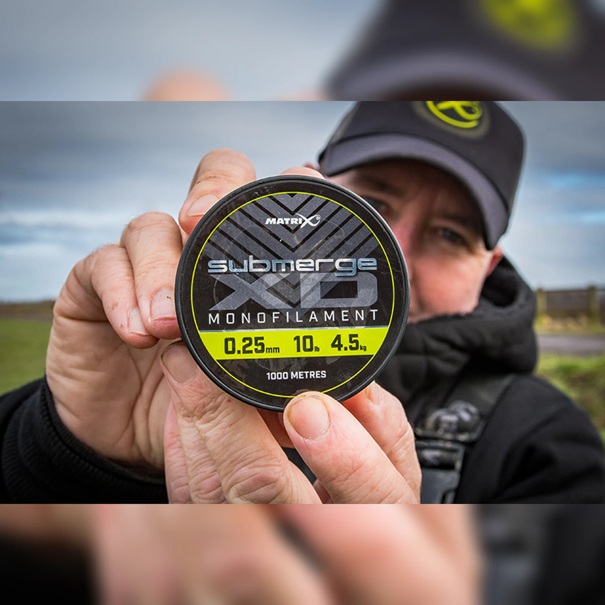 Matrix Submerge XD Bulk Monofilament 1000 m – 0.25 mm-spoel en origineel label getoond aan de waterkant