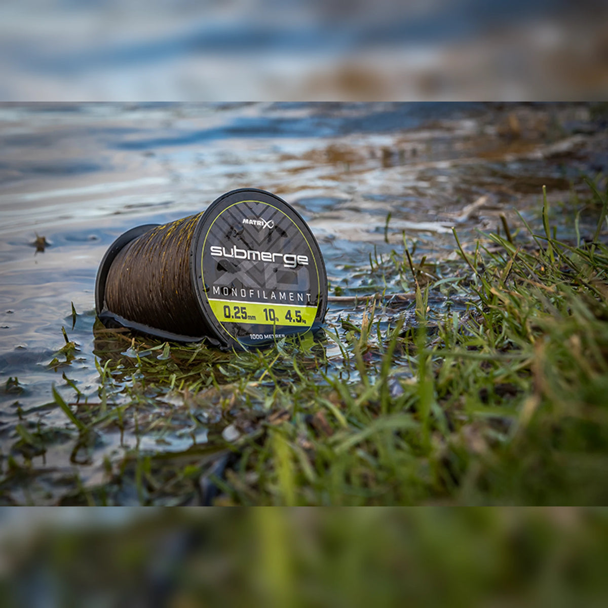 Matrix Submerge XD Bulk Monofilament 1000 m – 0.25 mm-spoel aan de waterkant