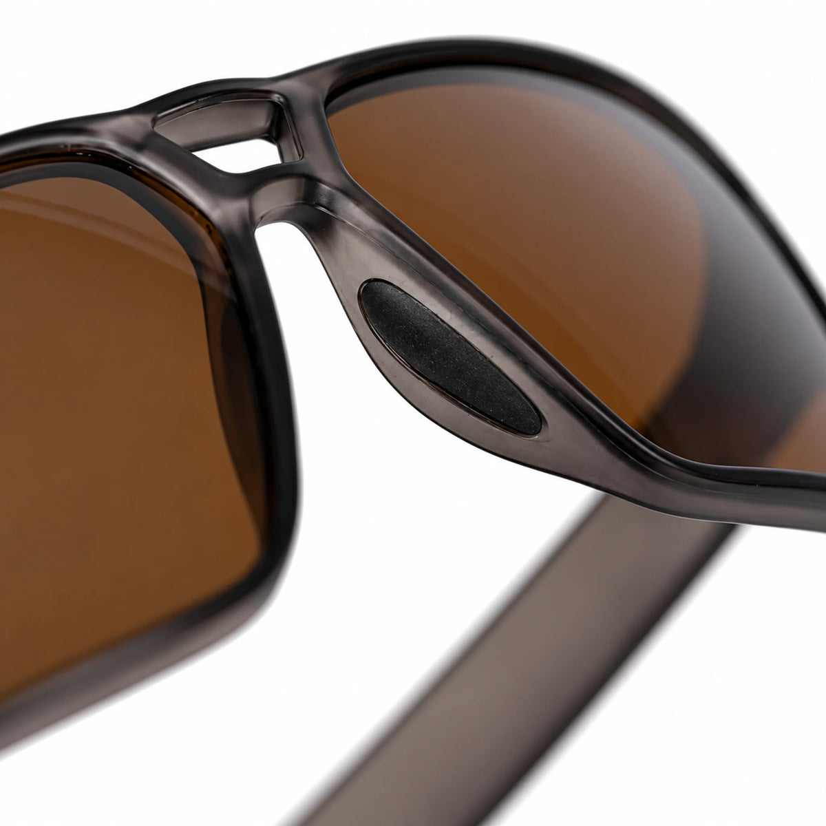Matrix Casual zonnebril GSN004 – detail van neusbrug en neussteun