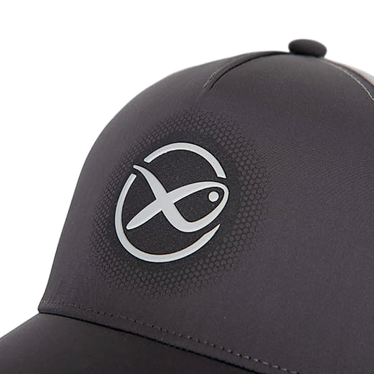 Matrix Surefit Cap Grey – close-up van het witte Matrix-embleem en de subtiele ronde print op het donkergrijze voorpaneel