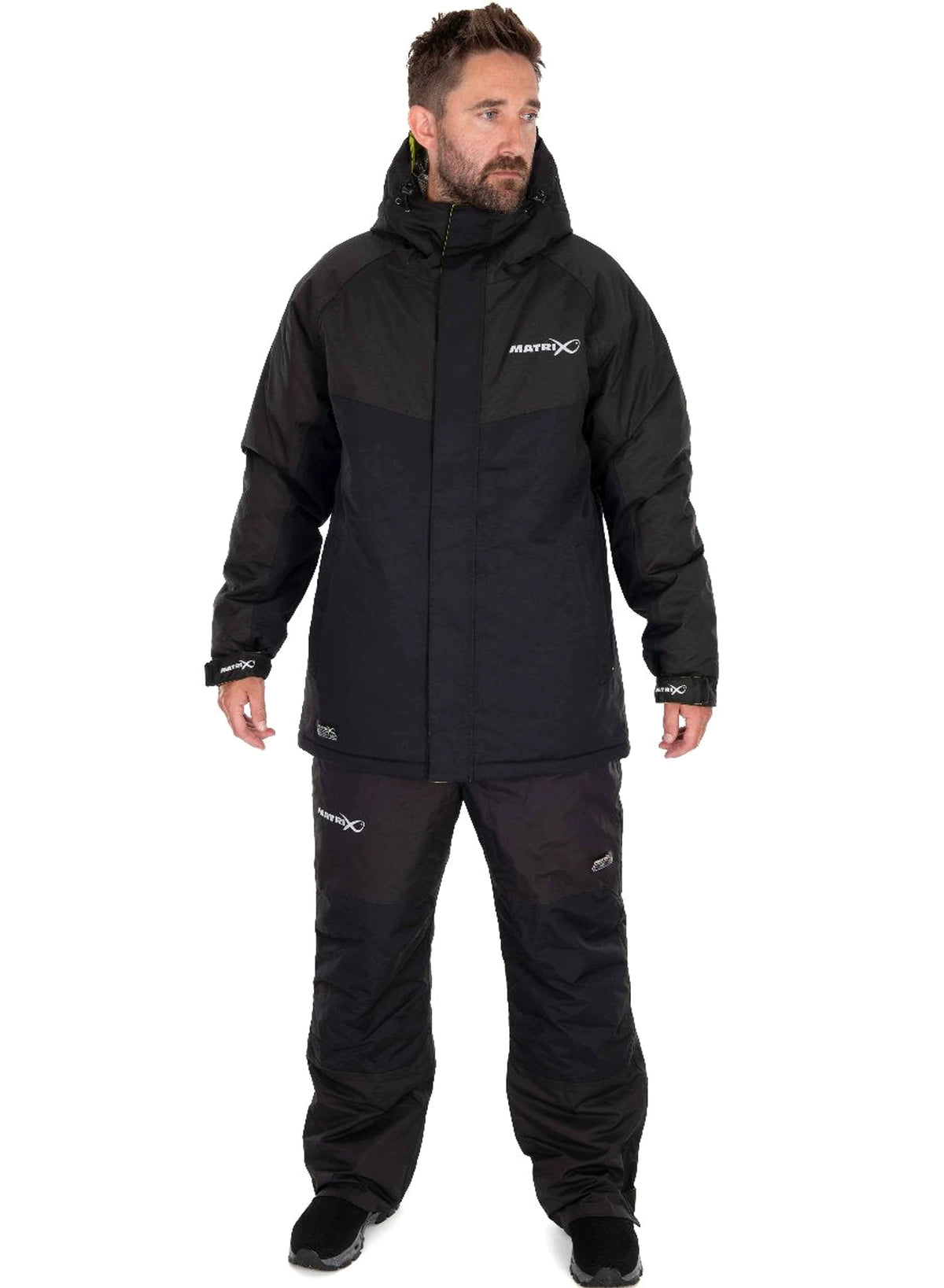 Matrix Therma-Foil Winter Suit gedragen door een model, volledig van voren