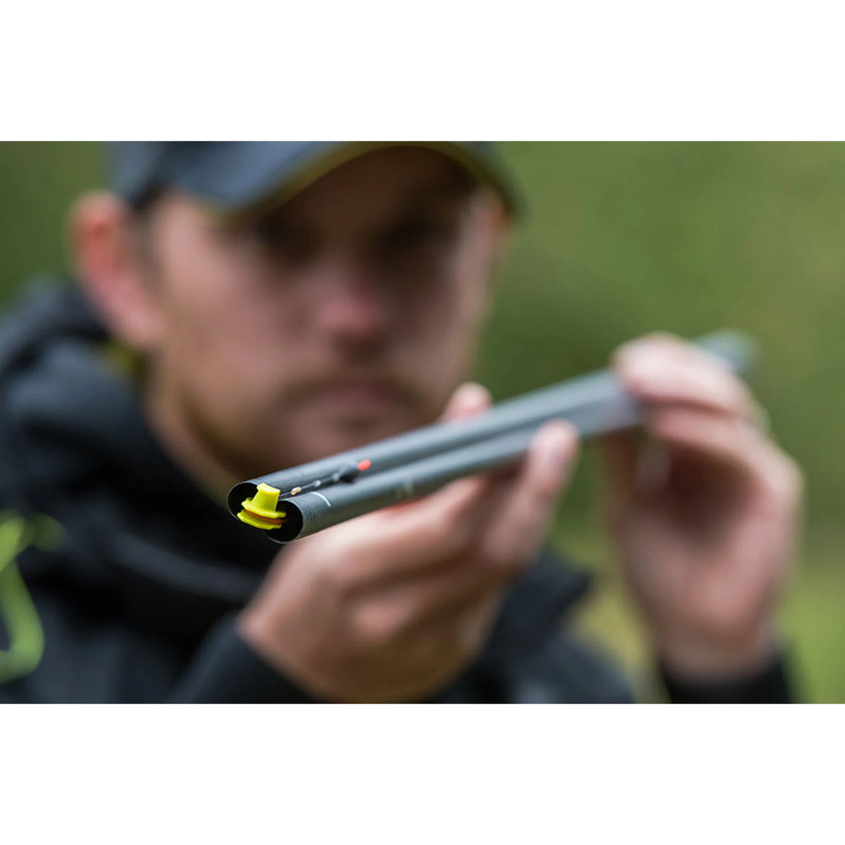 Visser toont een topset met gemonteerde Matrix Rig Clip