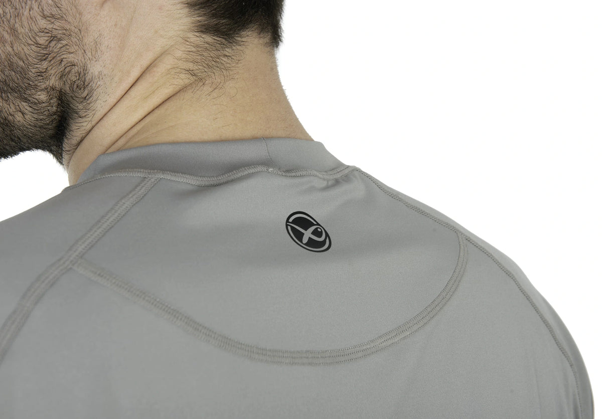 Matrix UV Protective Long Sleeve T-Shirt – detail van de rughals met Matrix-logo