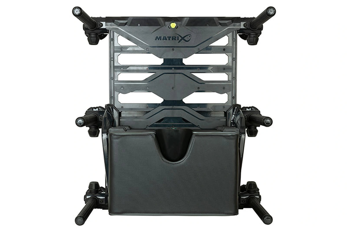 Matrix XR36 Pro Shadow Seatbox – bovenaanzicht van de gevoerde zitting met uitsparing, zes poten en zwarte Matrix-voetplaat
