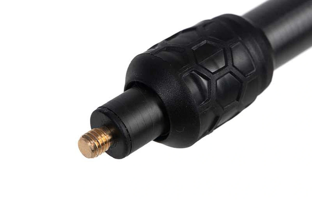 Matrix XTR Extending Cupping Kit, detail van de messing schroefdraad en zwarte vergrendeling