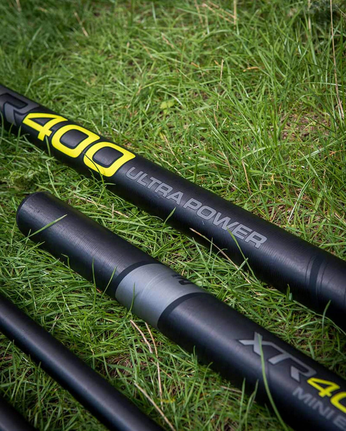 Matrix XTR400 Ultra Power Packages – Ultra Power-hengeldeel naast de Mini Ext op gras