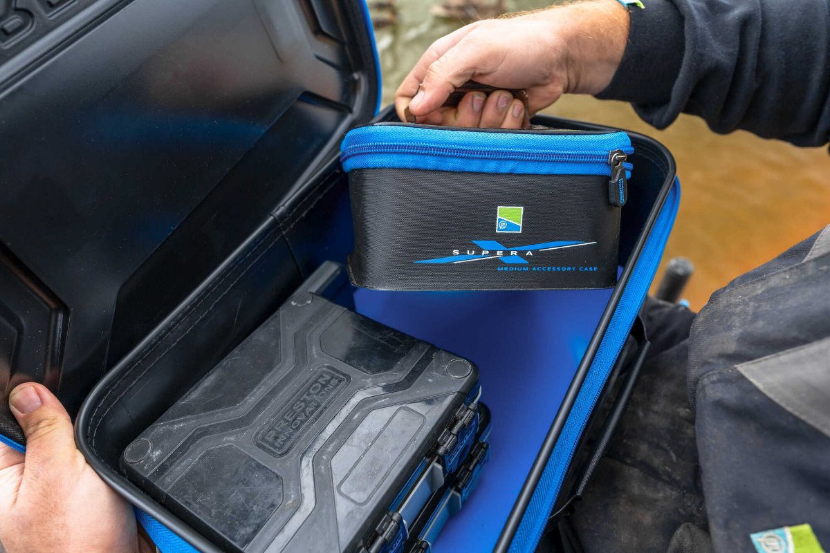 Preston supera x medium eva accessory case