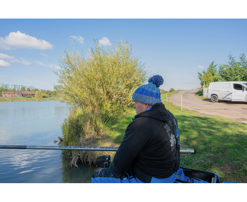 Preston colour block bobble hat