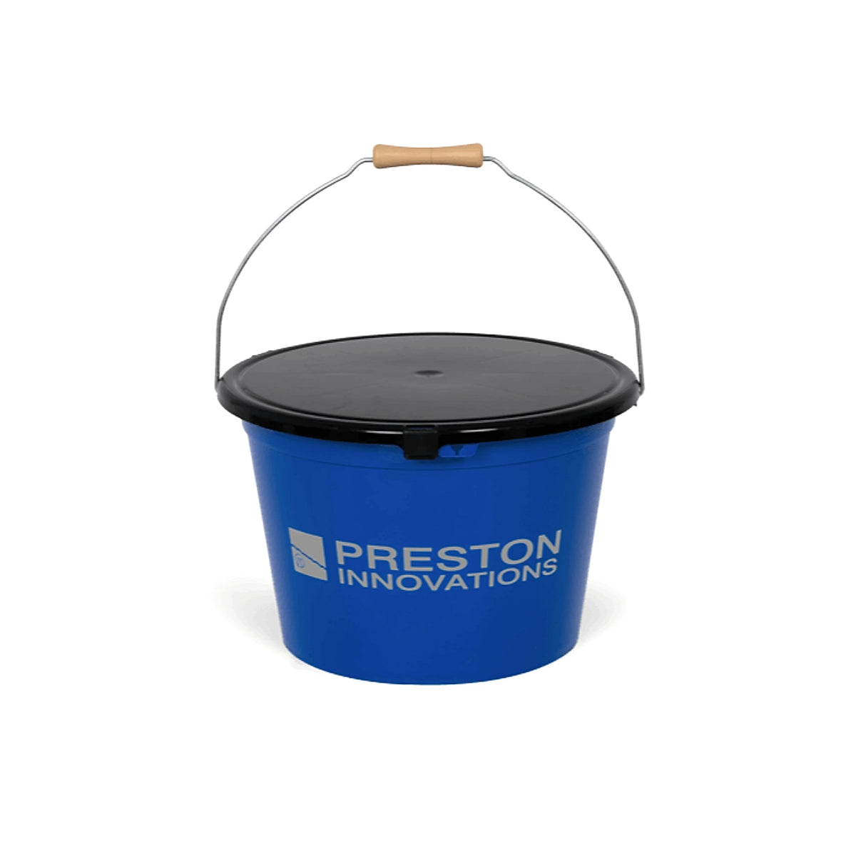 Preston 18L Bucket Set – gesloten emmer met opgeklapte metalen draaggreep en houten handvat