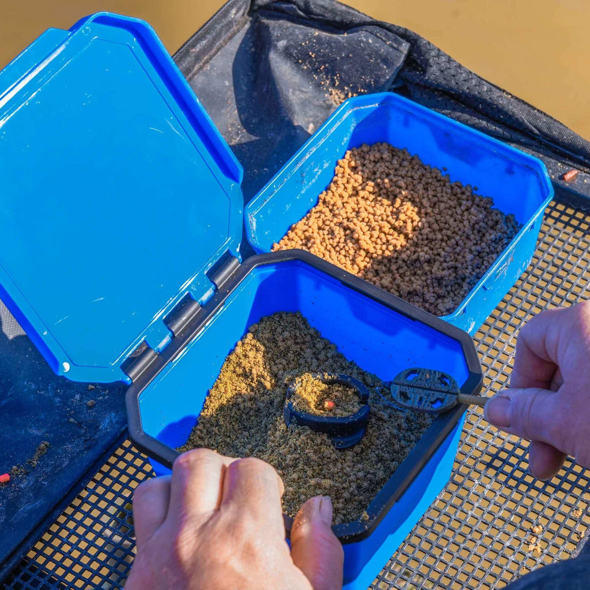 Preston 3 Pint Flip Lid Bait Tub – detailafbeelding 5 van de aasdoos met klapdeksel