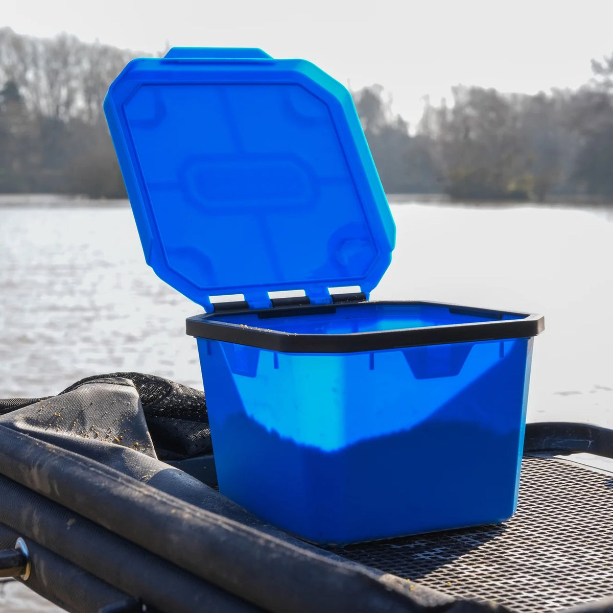 Preston 3 Pint Flip Lid Bait Tub – detailafbeelding 6 van de aasdoos met klapdeksel