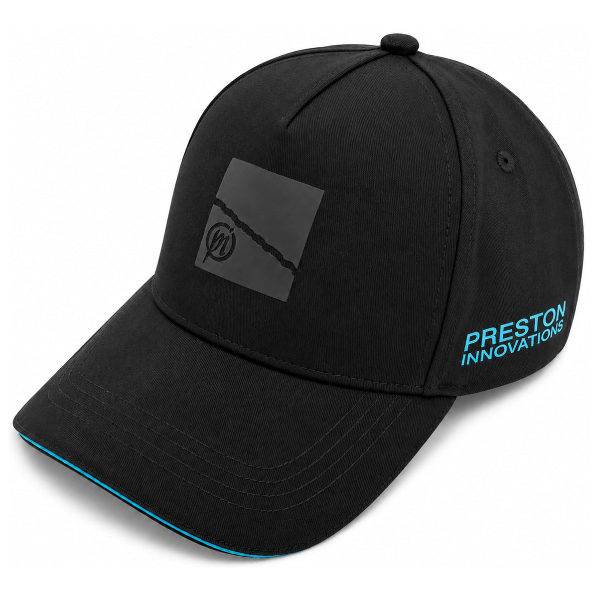 Preston Black HD Cap – zwarte visserspet met Preston-logo en blauwe bies