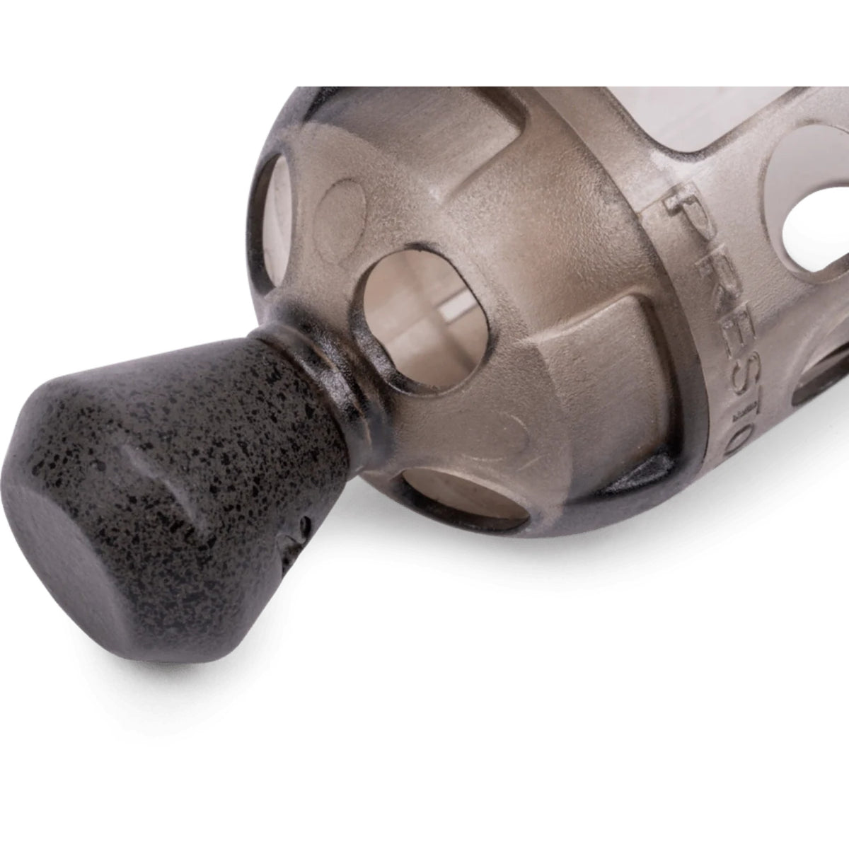 Preston Carp Maggot Feeder – gewicht en sluiting detail