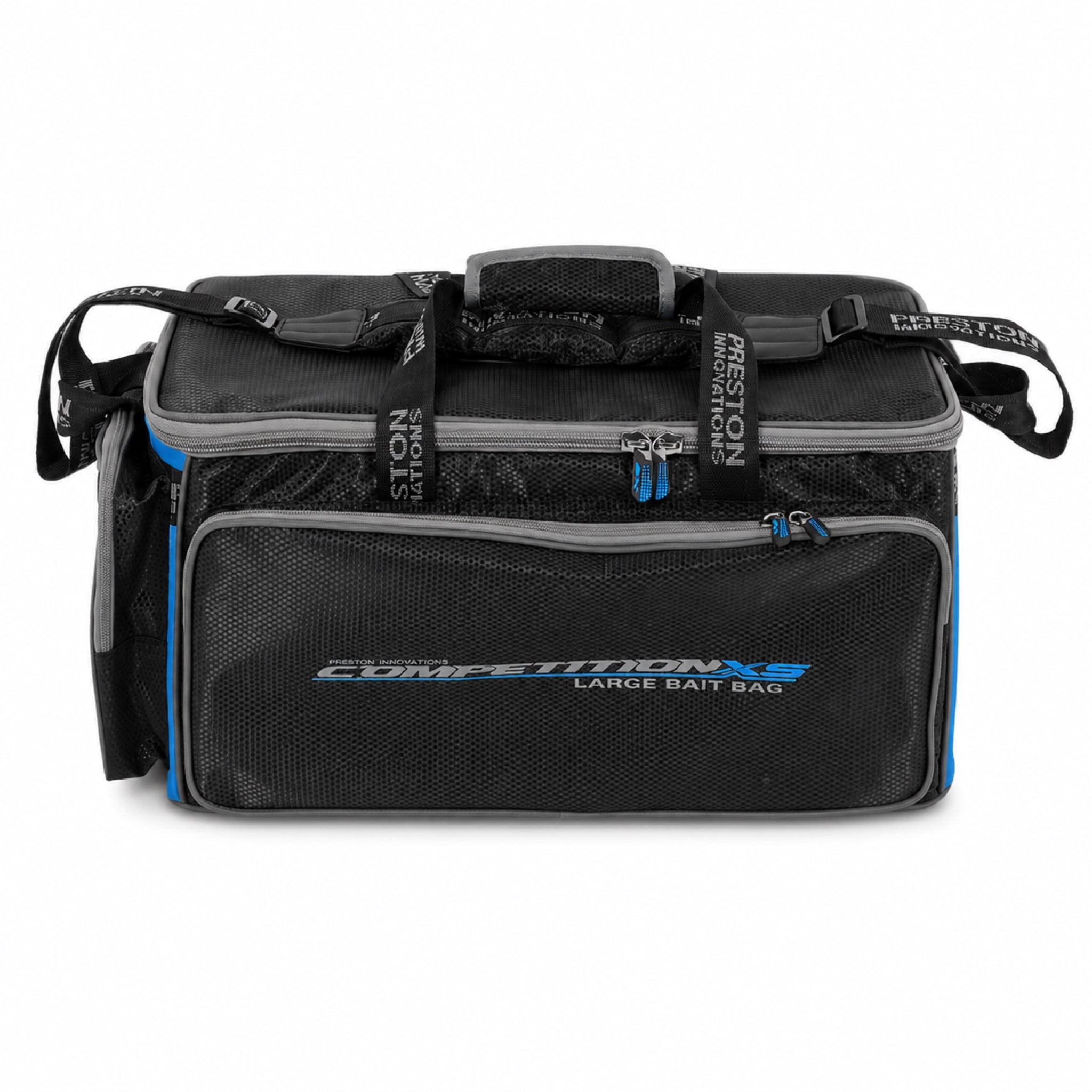 Preston Competition XS Large Bait Bag – grote zwarte aastas met voorvak, zijvak en draagriemen op witte achtergrond