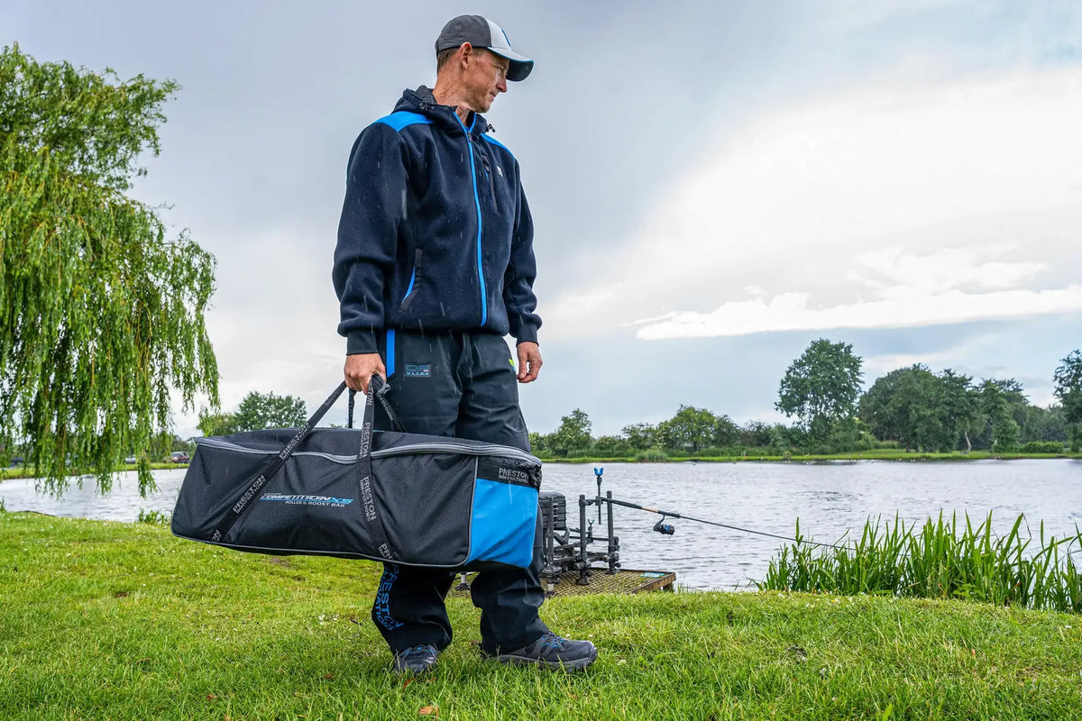 Preston Competition XS Roller & Roost Bag gedragen