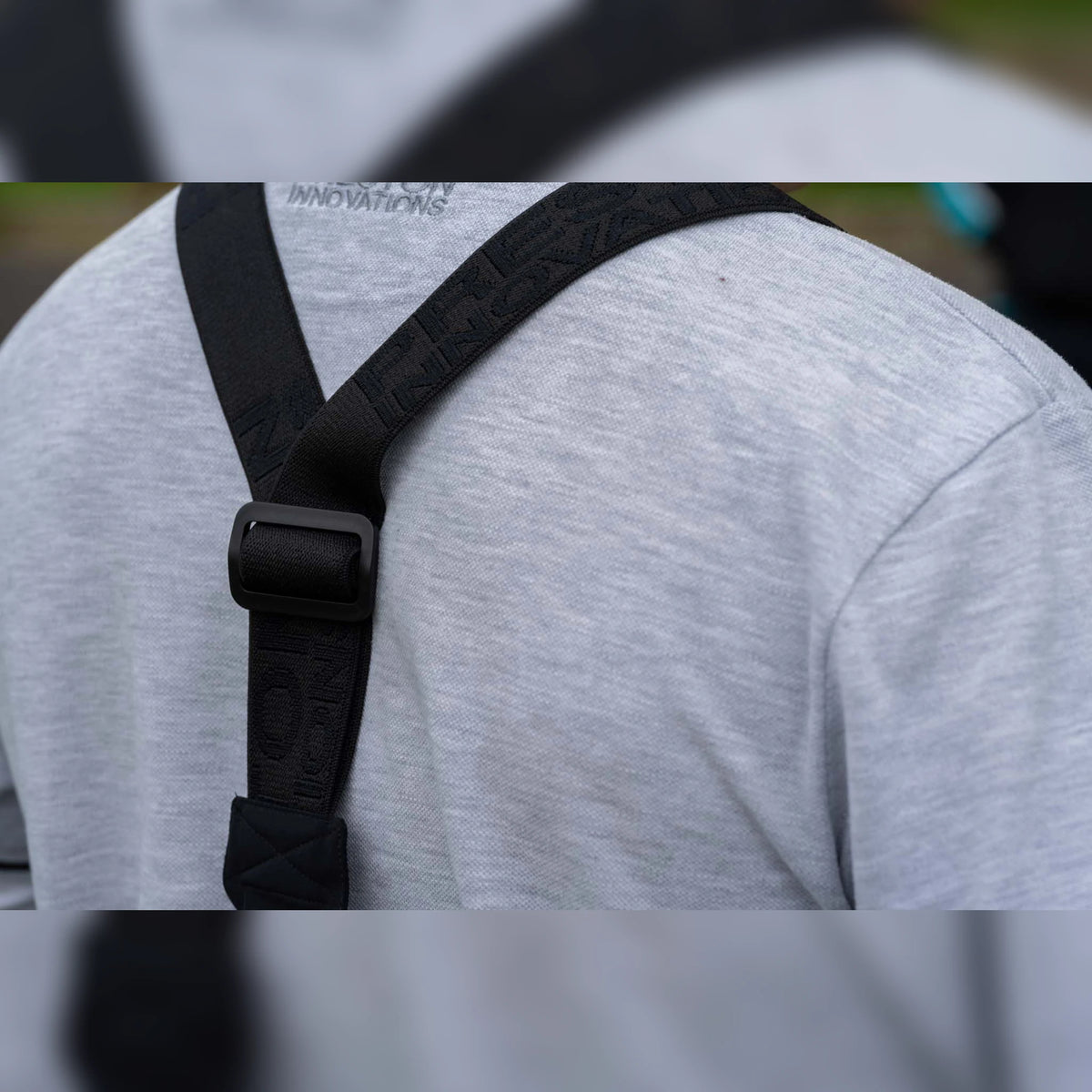 Preston DF Ultra Suit – Preston-opdruk op de elastische schouderband