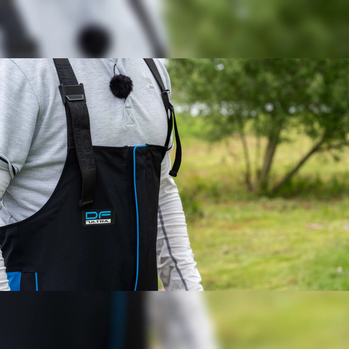 Preston DF Ultra Suit – borstpartij en schouderbanden van de bib & brace