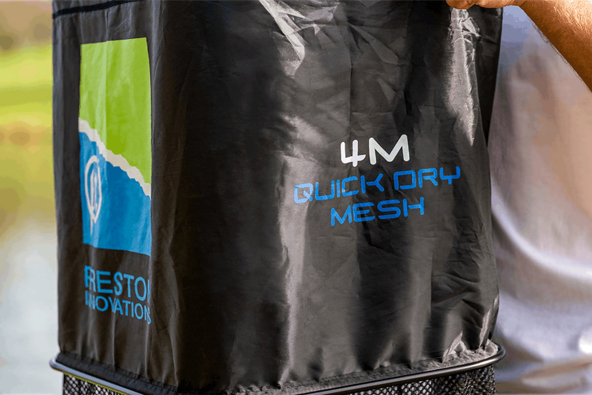 Preston Dura Keepnets leefnet – detail van de 4 m Quick Dry Mesh-opdruk, Preston-logo, stof en verstevigingsring