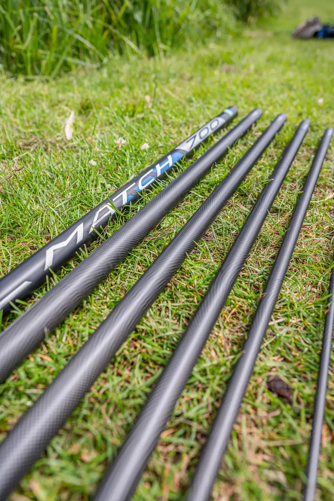 Preston Dura Match Poles – 700 van 7 meter – losse hengeldelen op het gras