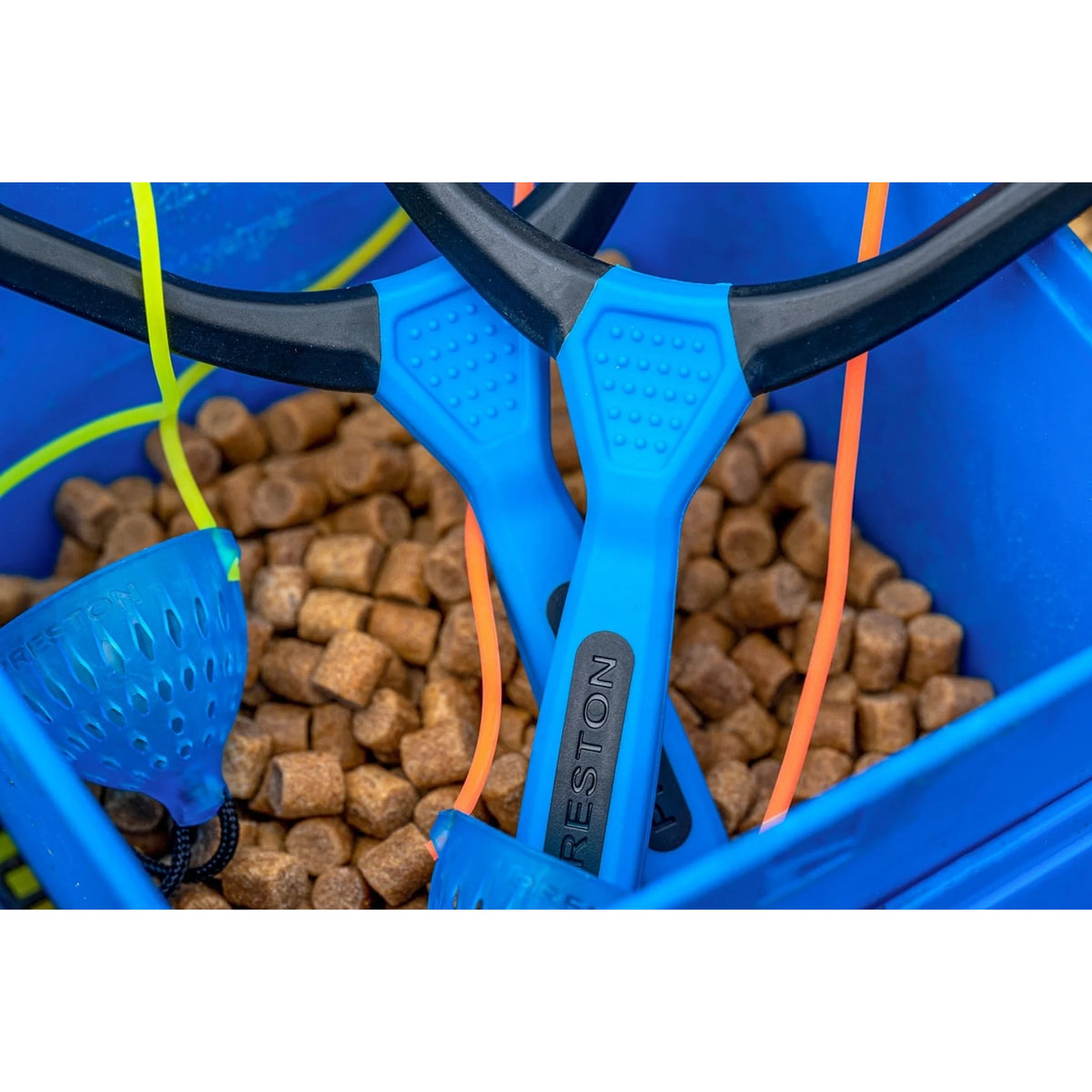 Preston Dura Slip Catapults – Light/Medium en Medium/Heavy met pellets
