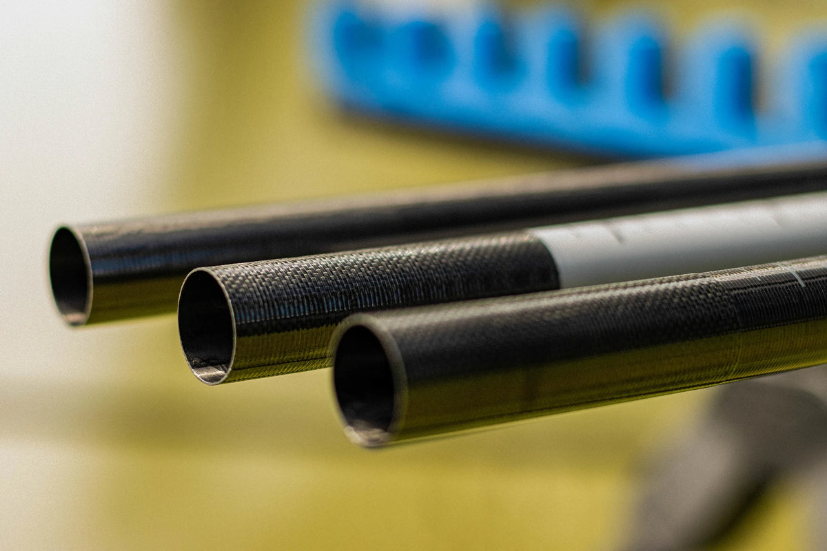 Open aansluitingen van drie carbon hengeldelen uit de Preston Euro Carp-serie