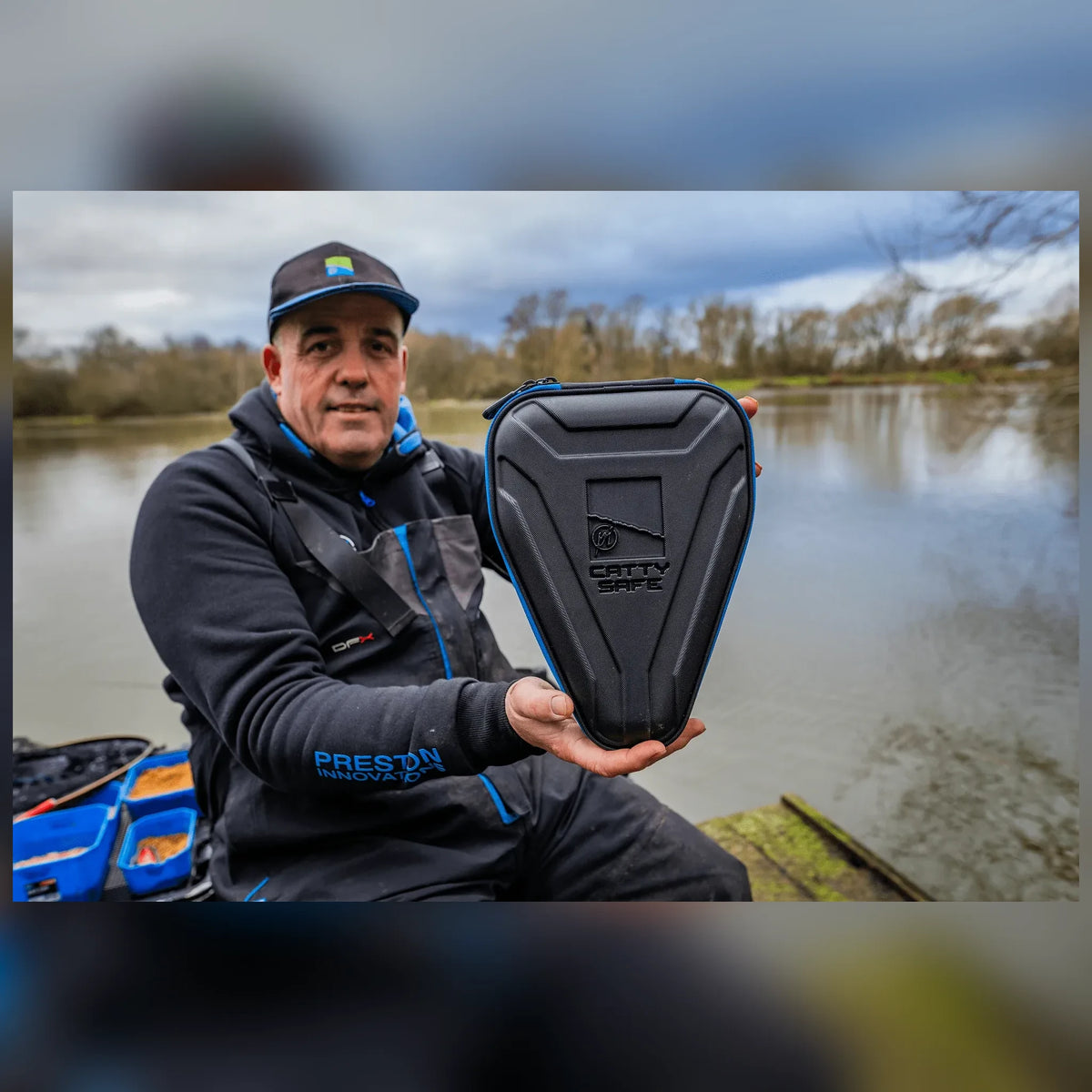 Preston Hardcase Catty Safe P0130125 – visser toont gesloten katapulttas