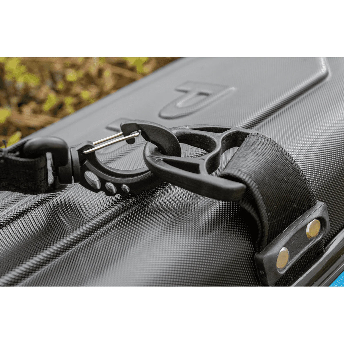 Sluiting en schouderriem van de Preston Hardcase Pole Safe