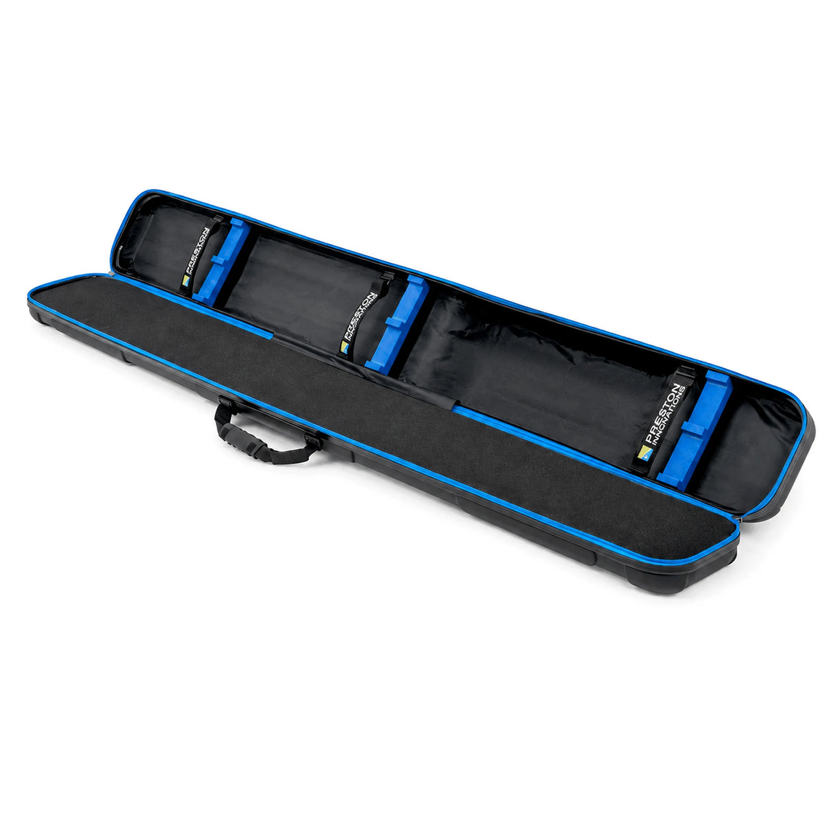 Geopende Preston Hardcase Rod Safe Compact met blauwe hengelsteunen en drie bevestigingsbanden