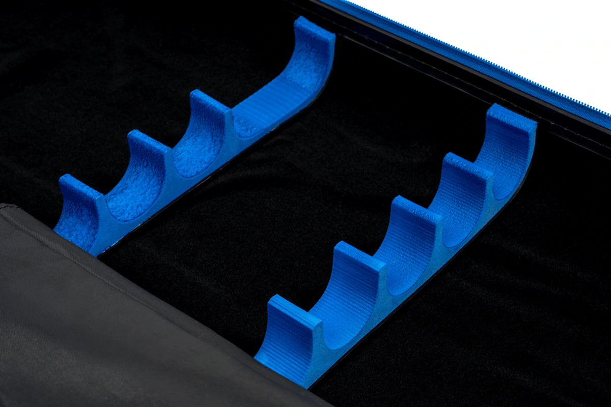 Preston Hardcase Rod Safe XL – detail van twee blauwe houders voor hengeldelen