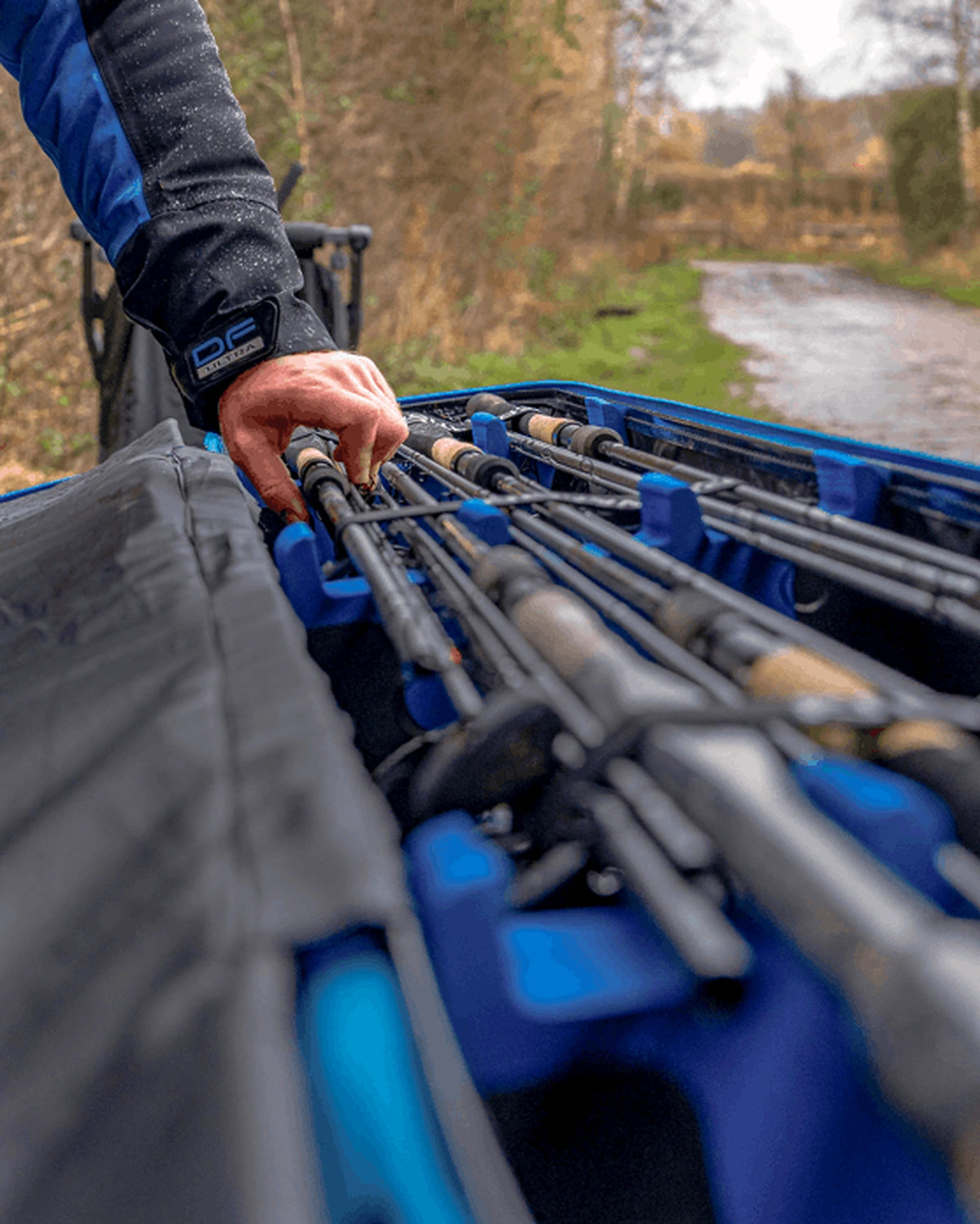 Preston Hardcase Rod Safe XL – een hengel uit de gevulde hardcase nemen