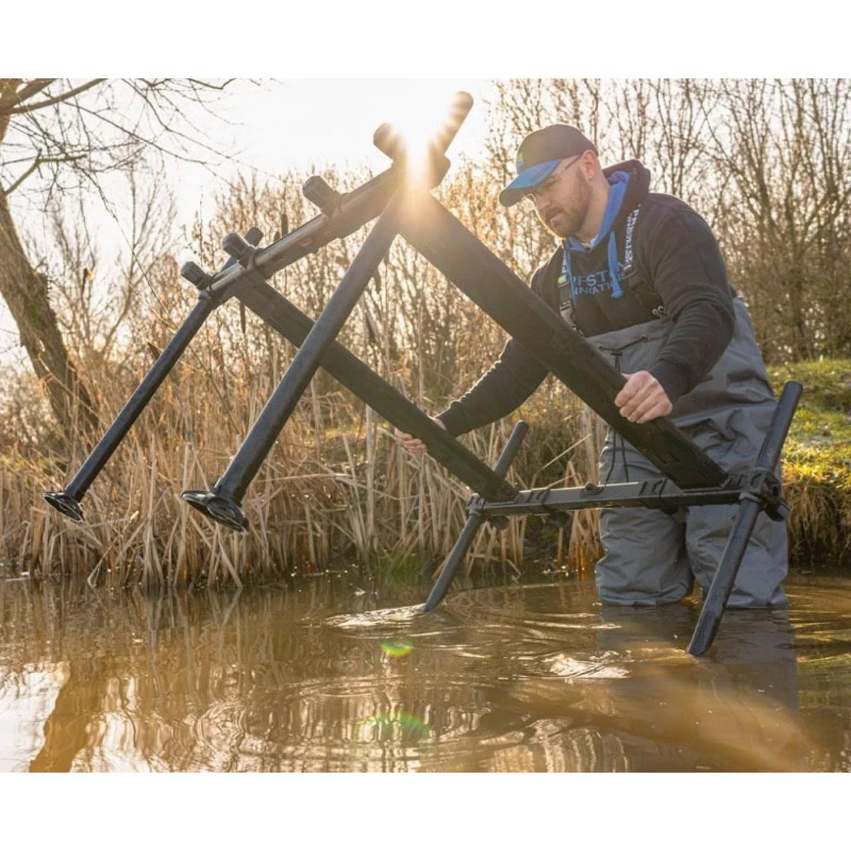 Preston Heavy Duty Chest Waders – in gebruik bij het opstellen van vismateriaal