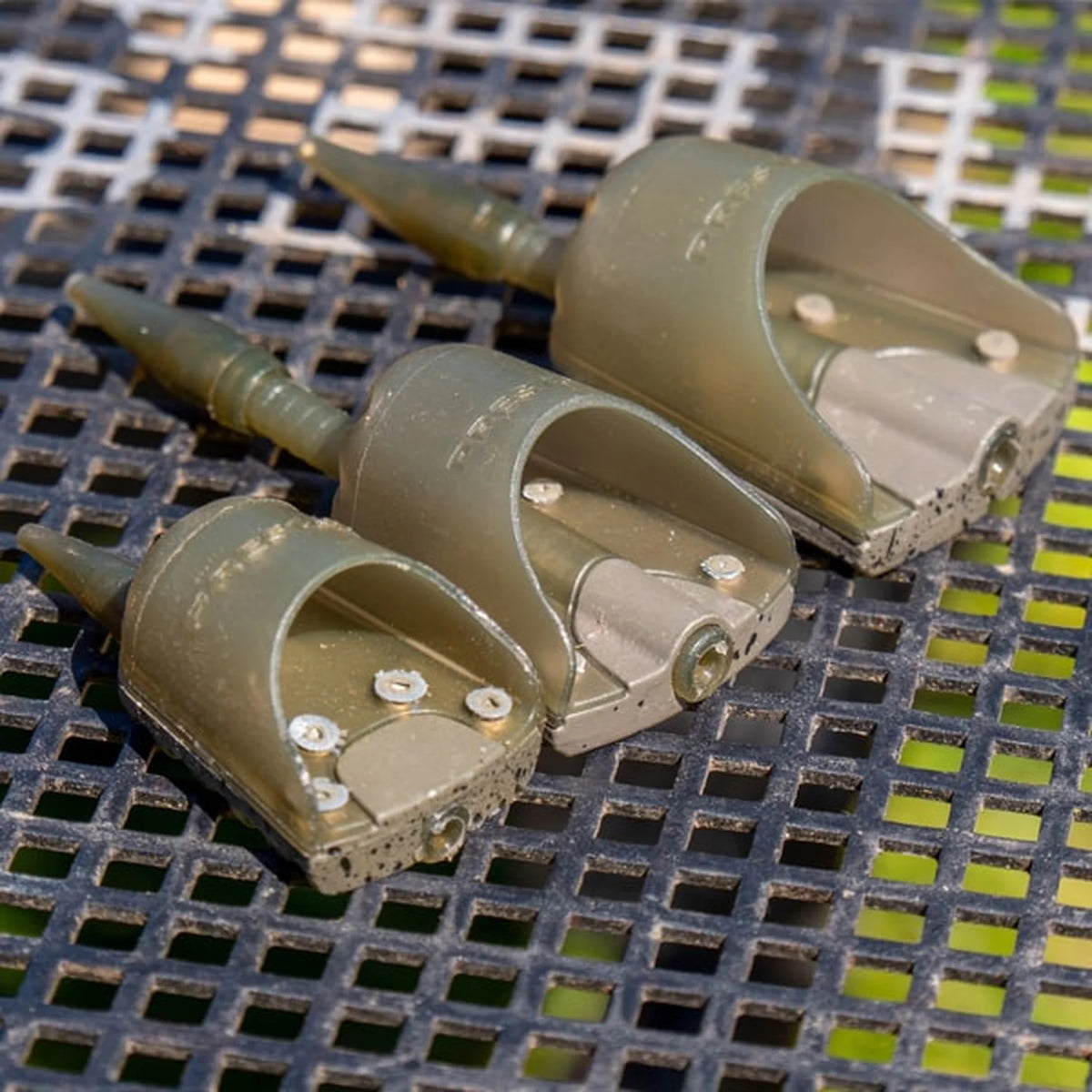 Drie Preston ICS Inline Solid Pellet Feeders bovenaanzicht