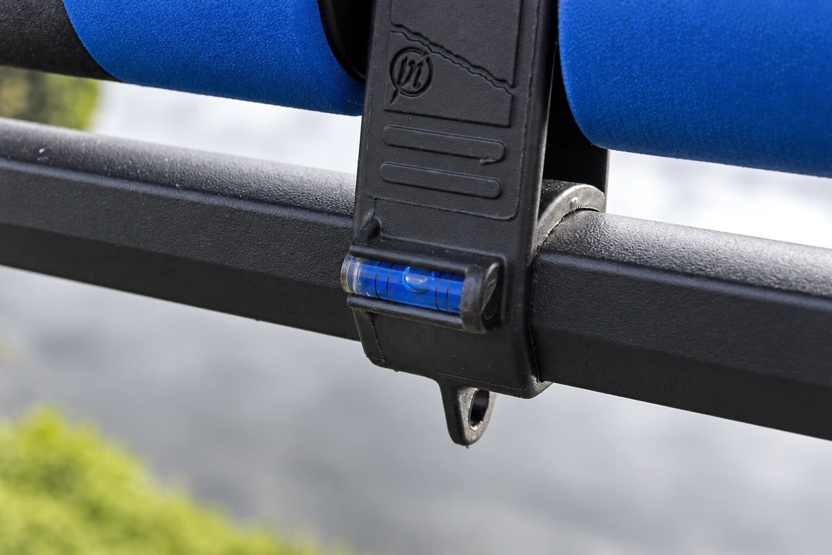 Preston Inception Super Pro XL Flat Roller detail van centrale steun en geïntegreerde waterpas