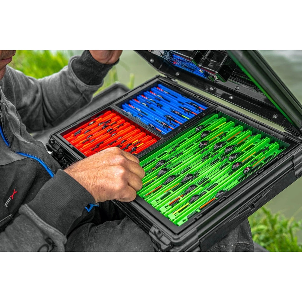 Preston InterLok Winder Trays tijdens het opbergen van tuigen