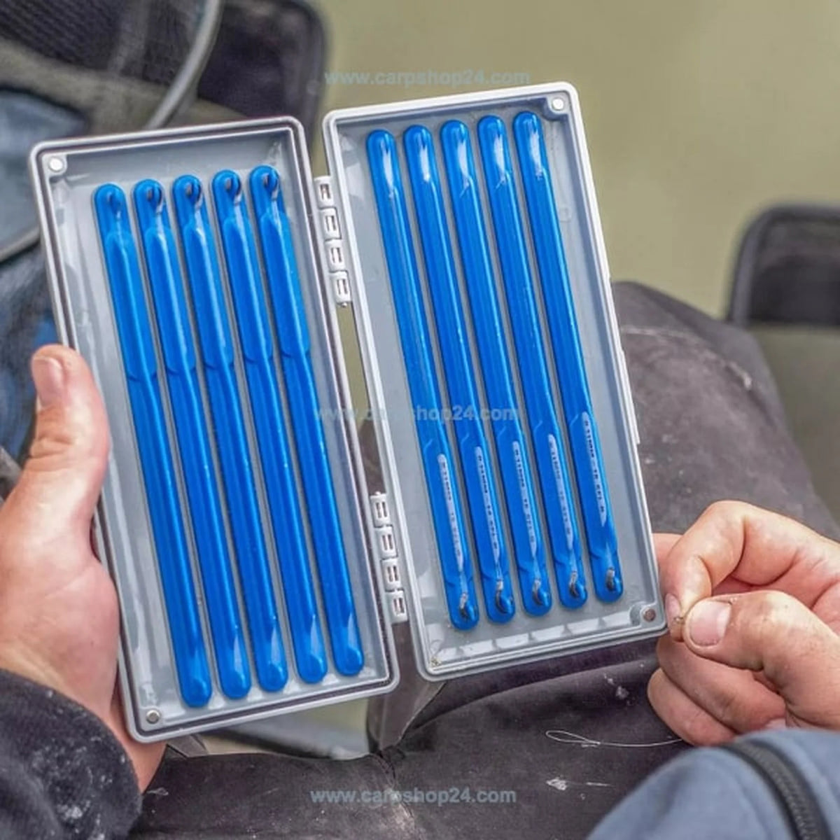 Preston Mag Store System Unloaded met blauwe rig sticks in gebruik