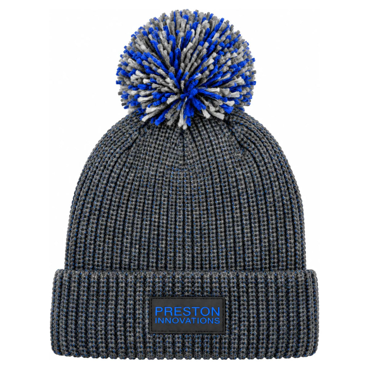 Preston Marled Bobble Hat – grijsblauwe gebreide muts met pompon en Preston Innovations-logo, vooraanzicht