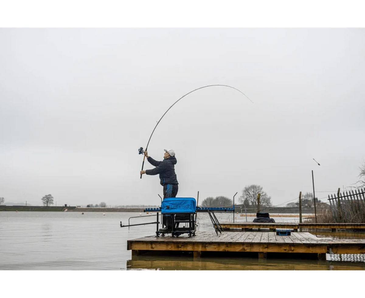 Preston Monster XTR Pro Rods – krachtige feederhengel tijdens een worp