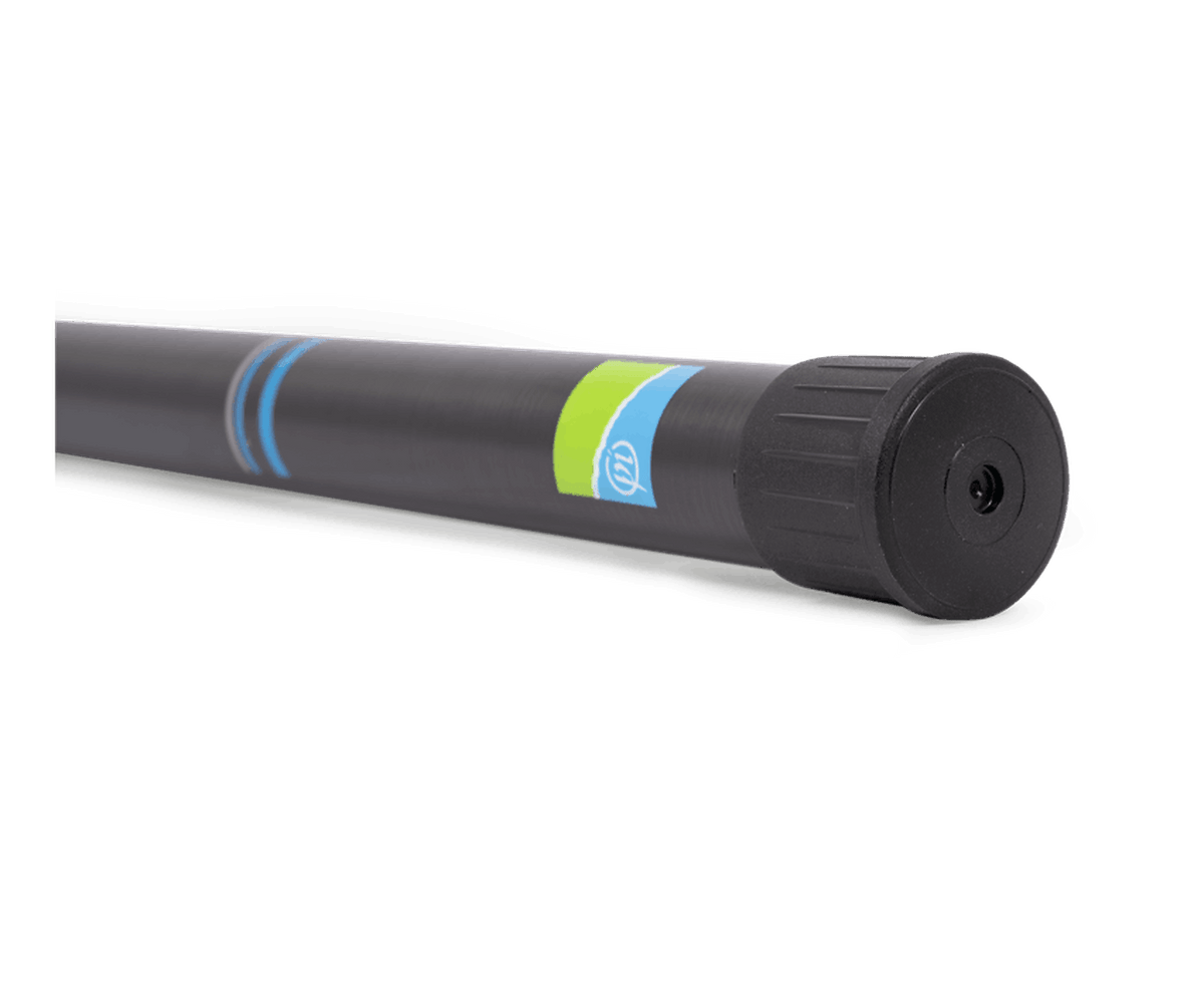 Preston Monster XTR Pro schepnetsteel, schuin detail van de einddop, merkbadge en dubbele blauwe ring