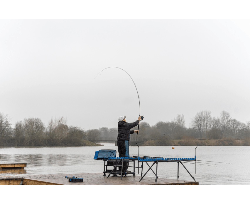 Preston Monster XTR Pro Rods – feederhengel in gebruik tijdens een worp