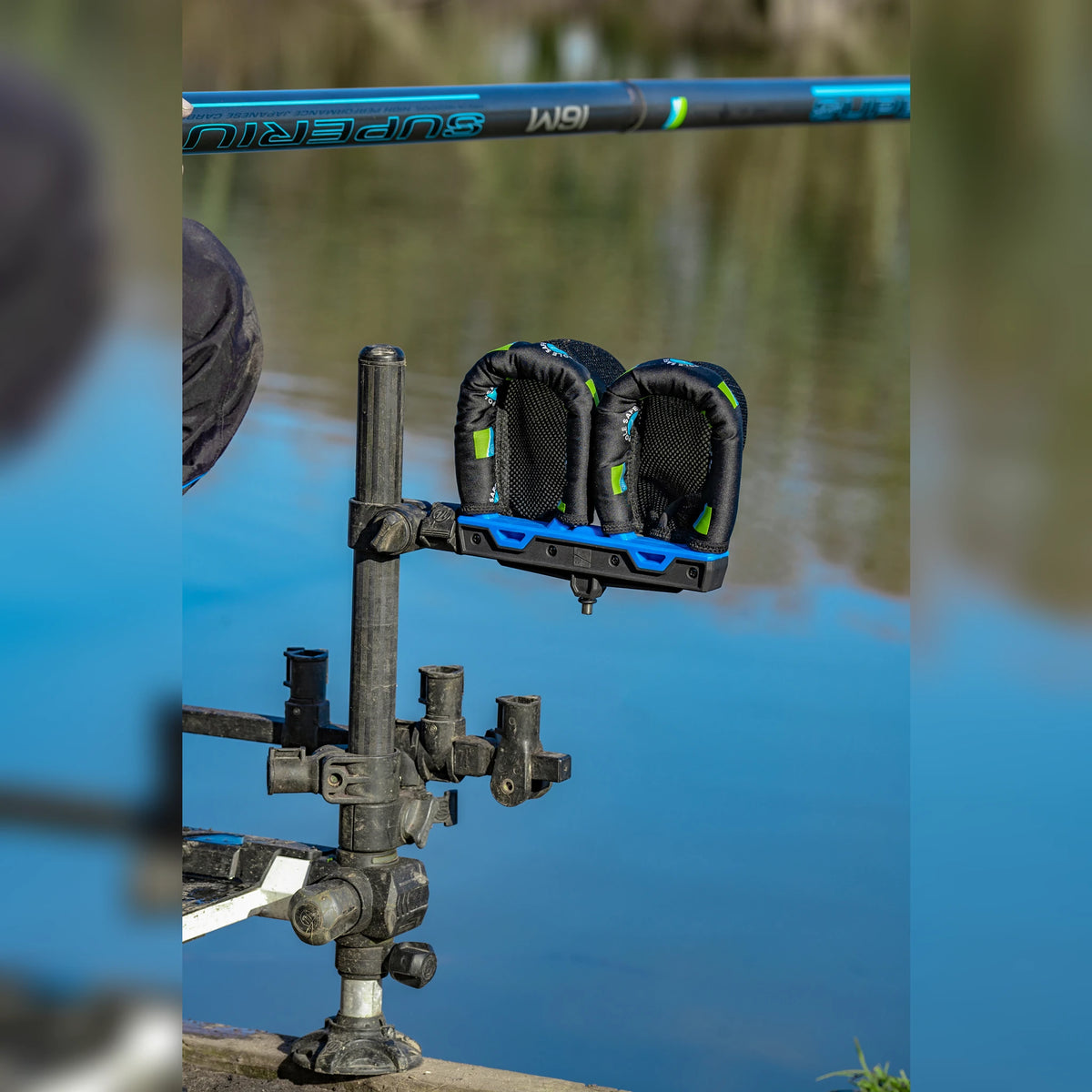Preston Pole Safe Double Sock – volledige opstelling aan de waterkant