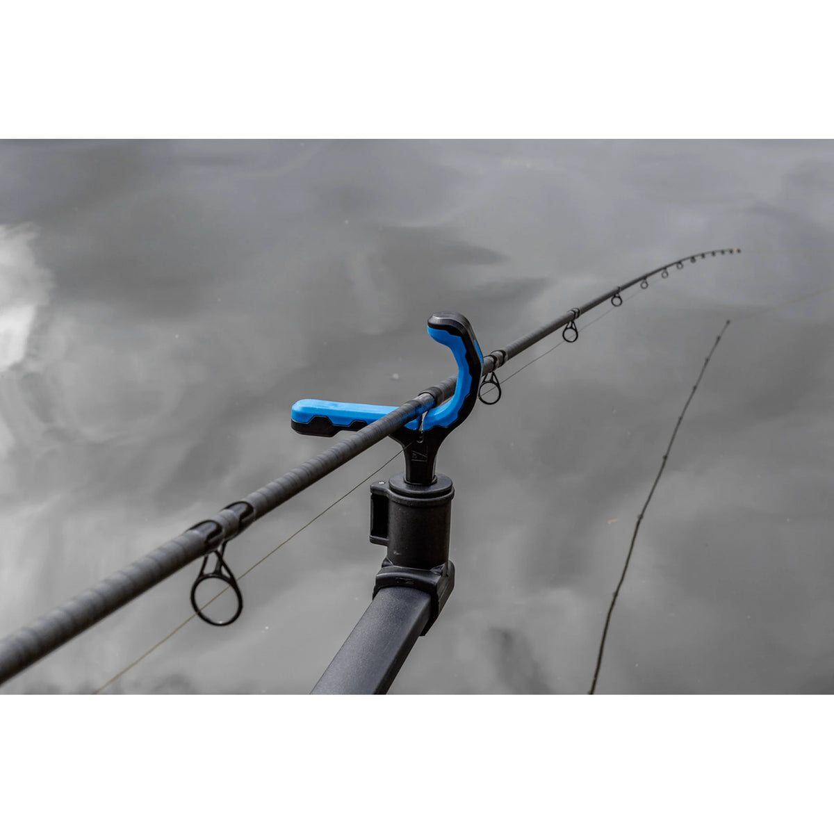 Hengel geplaatst in de Preston Rod Safe Method feedersteun