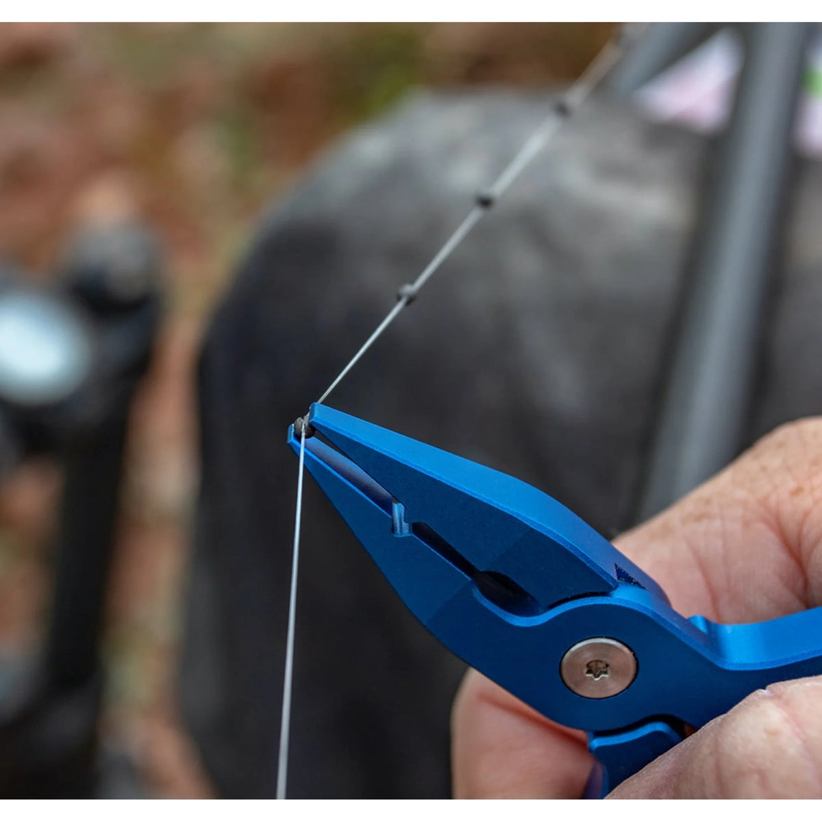 Preston Shot Stotz Pliers plaatst lood op de vislijn