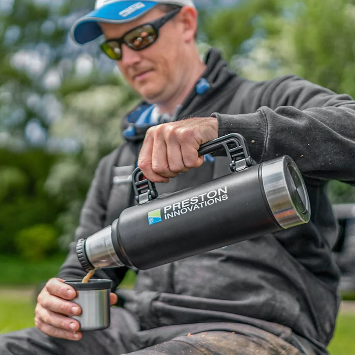 Preston 1,4 L Stainless Steel Flask P0220131 – detailafbeelding 1 van de RVS thermosfles