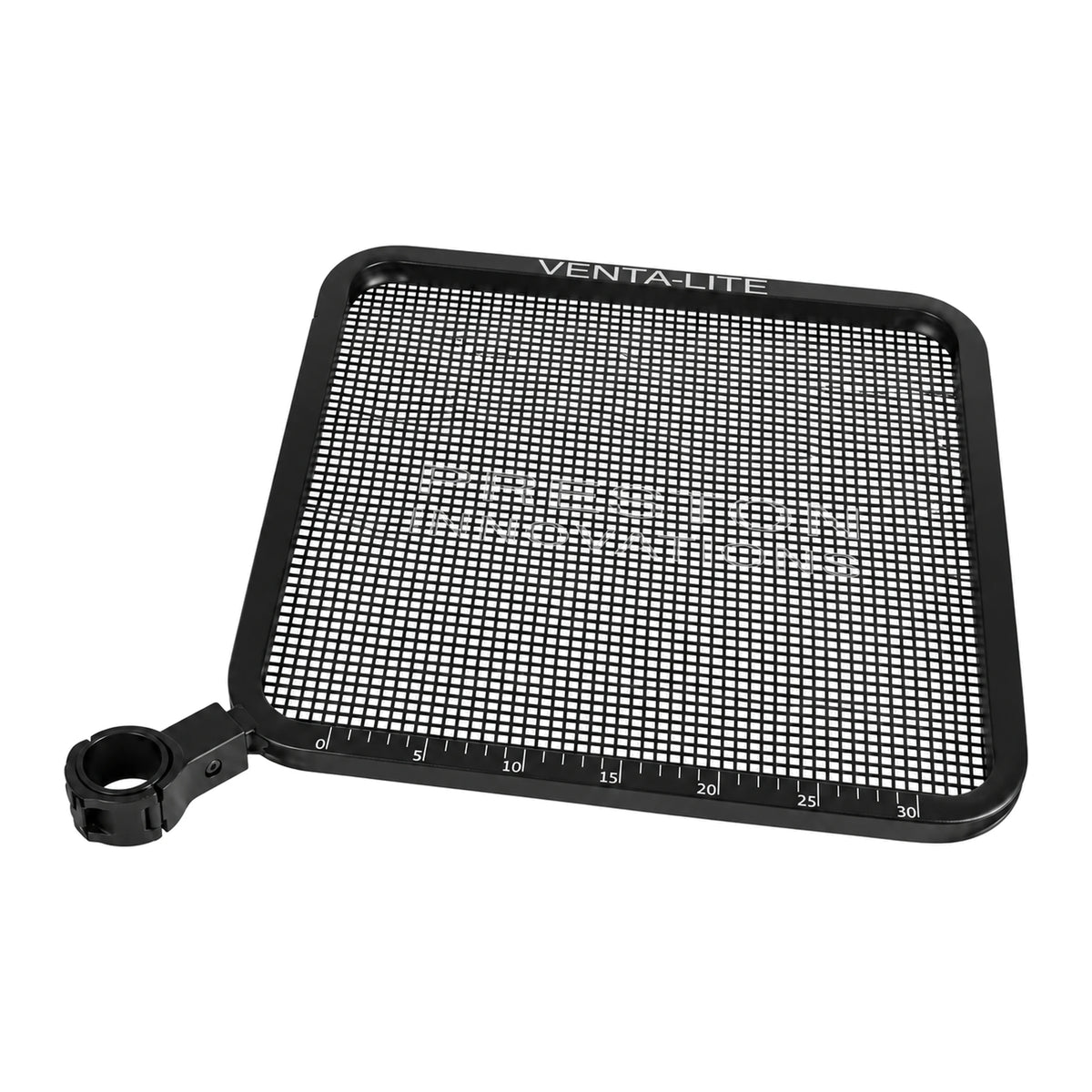 Preston Venta-Lite Multi Side Tray met zwart geperforeerd blad, liniaal aan de voorrand en korte arm met ronde zitkistklem