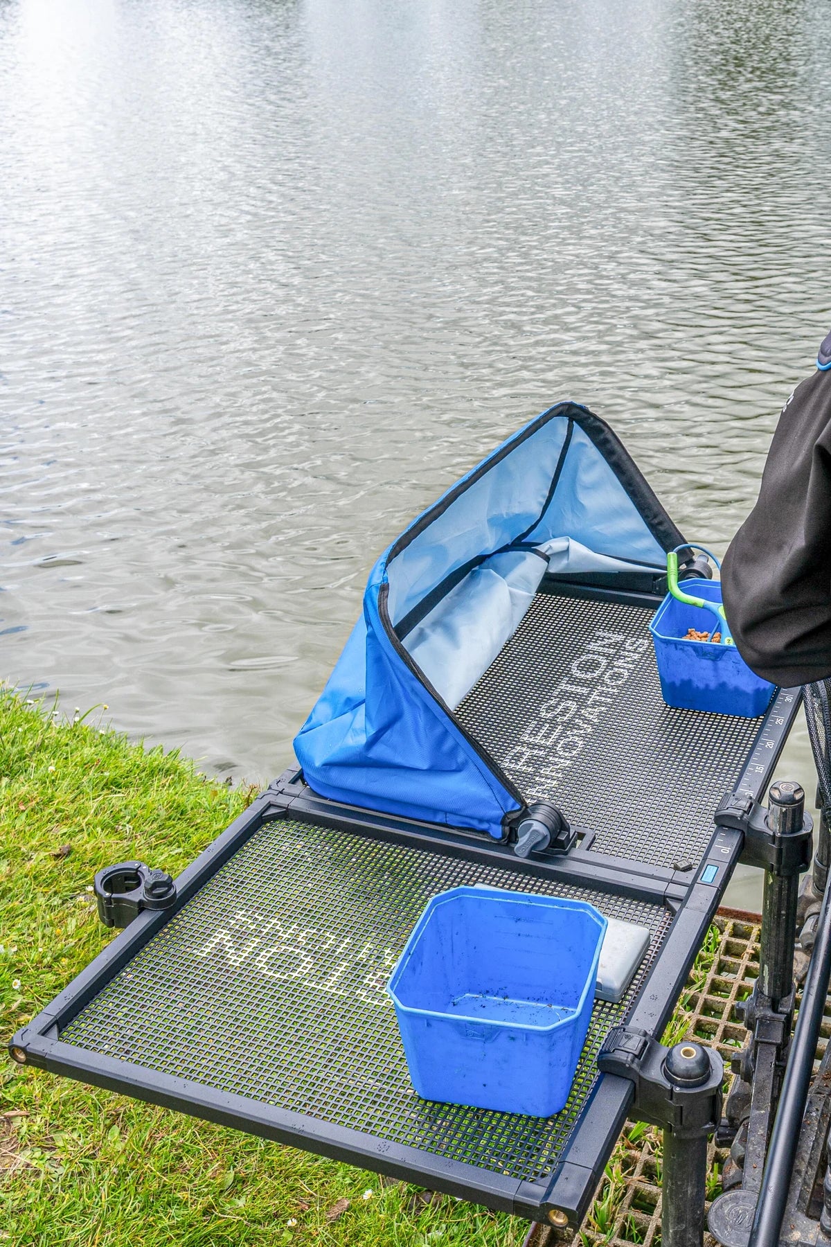 Preston Ventalite Hoodie Combi Side Tray – dubbele aastafel met aas aan de waterkant