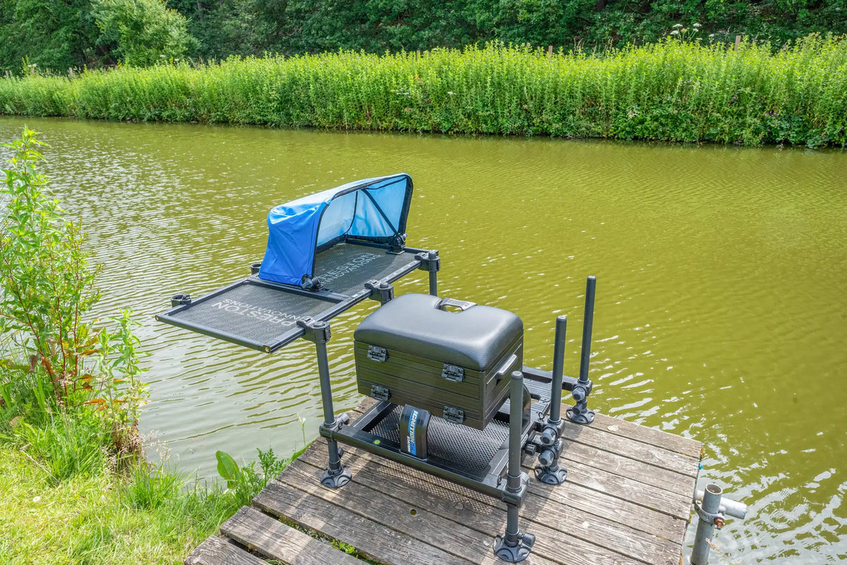Preston Ventalite Hoodie Combi Side Tray – complete opstelling naast een zitkist